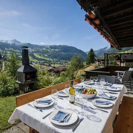 Cozy Traditional Chalet, Stunning Mountain Views 格林德瓦