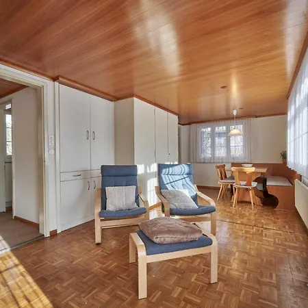 Cozy Traditional Chalet, Stunning Mountain Views *