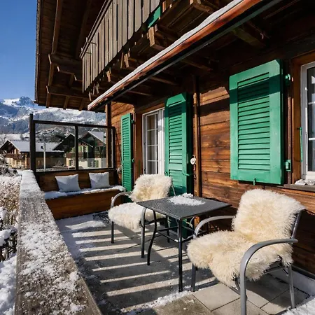 Cozy Traditional Chalet, Stunning Mountain Views Шале *