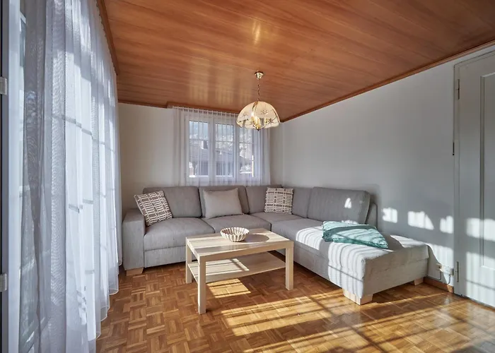 木屋 Cozy Traditional Chalet, Stunning Mountain Views 格林德瓦