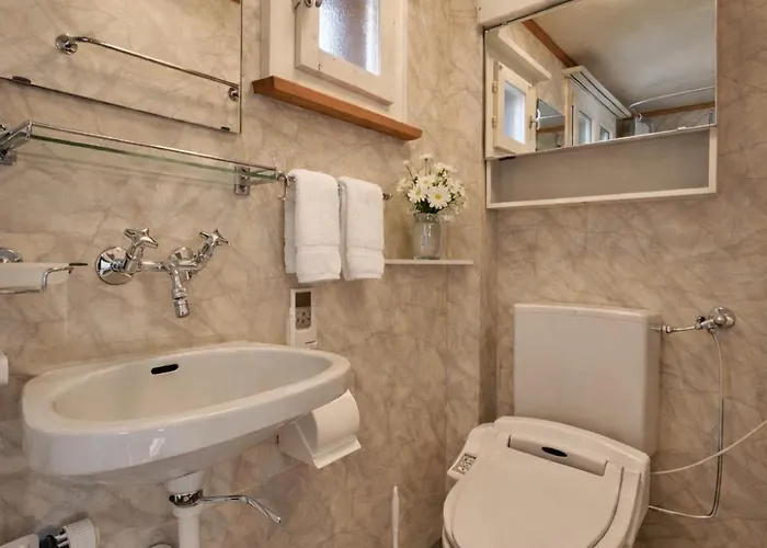 木屋 Cozy Traditional Chalet, Stunning Mountain Views 格林德瓦