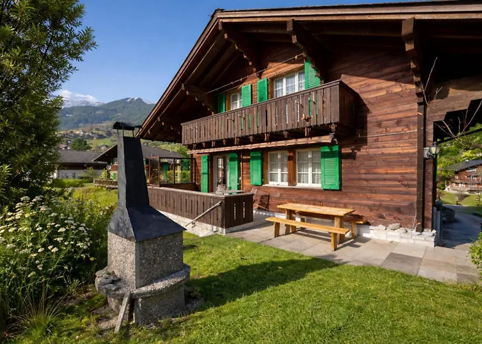 Cozy Traditional Chalet, Stunning Mountain Views Chalet *