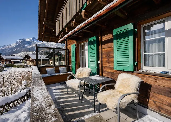 Cozy Traditional Chalet, Stunning Mountain Views シャレー *