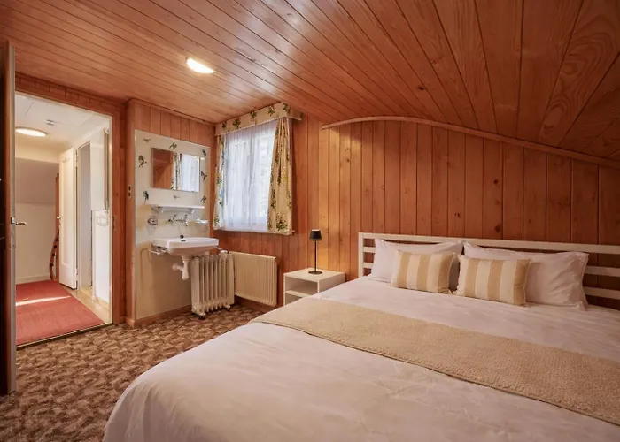 木屋 Cozy Traditional Chalet, Stunning Mountain Views