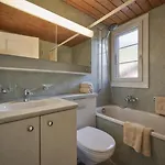 Cozy Traditional Chalet, Stunning Mountain Views *