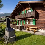Cozy Traditional Chalet, Stunning Mountain Views Chalet *