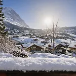 Cozy Traditional Chalet, Stunning Mountain Views Chalet