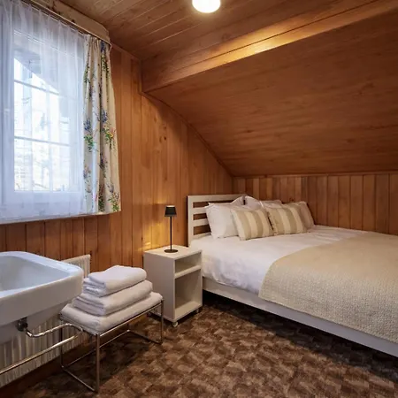 Cozy Traditional Chalet, Stunning Mountain Views 그린델발트