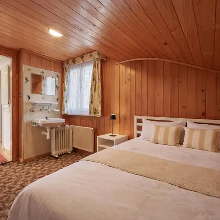 샬레 Cozy Traditional Chalet, Stunning Mountain Views